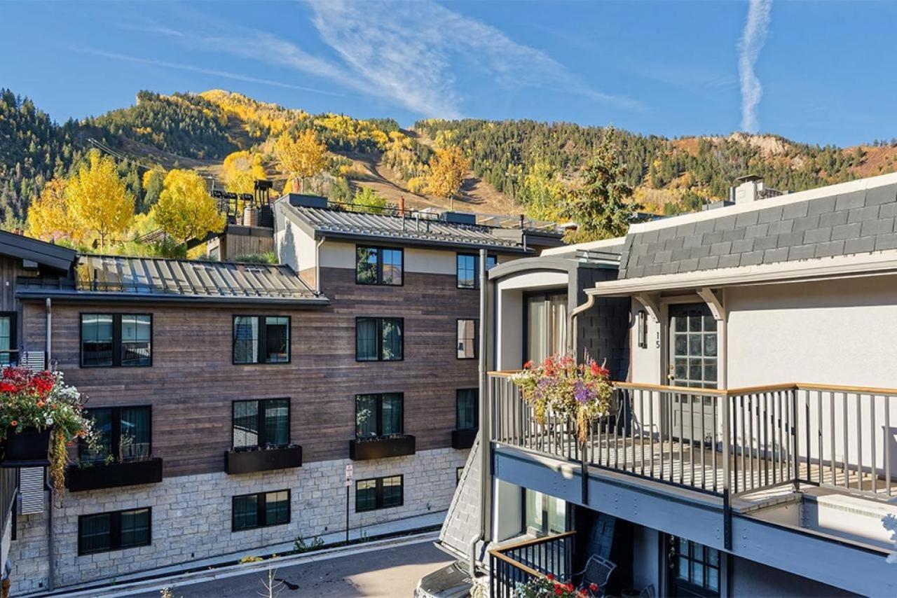 Chateau Dumont Unit 11, Contemporary Condo With A Great Downtown Location Aspen Ruang foto